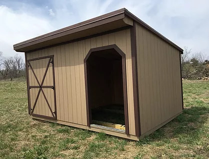 Loafing shed